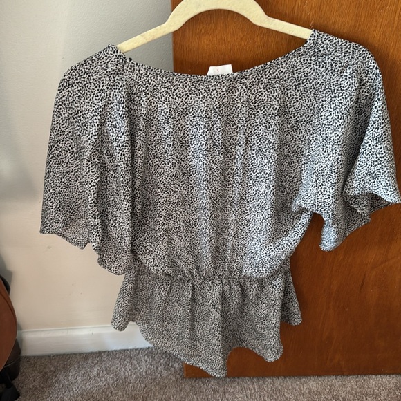 Size S blouse - Picture 3 of 3